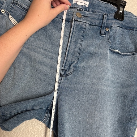 Good American Cropped High Rise Light Wash Jeans Size 16 - Picture 3 of 7
